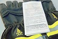 I guanti dei vigili del fuoco vanno conservati lontano dal calore I guanti dei vigili del fuoco vanno conservati lontano dal calore