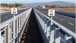 Fig 1 Barriere centrali spartitraffico Fig 1 Barriere centrali spartitraffico